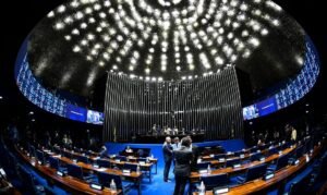 PEC da escala 6x1 volta à pauta com retorno do Congresso