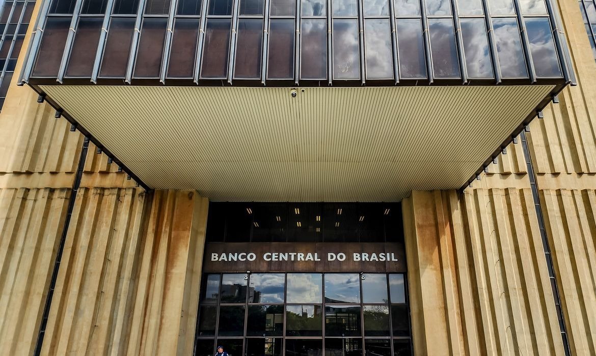 Selic e inflação: mercado projeta 13,75% e IPCA de 5,02%