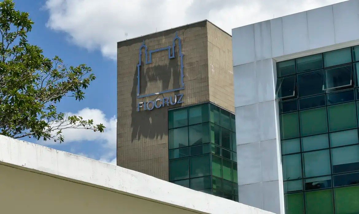 Fiocruz defende produção nacional de vacinas e medicamentos