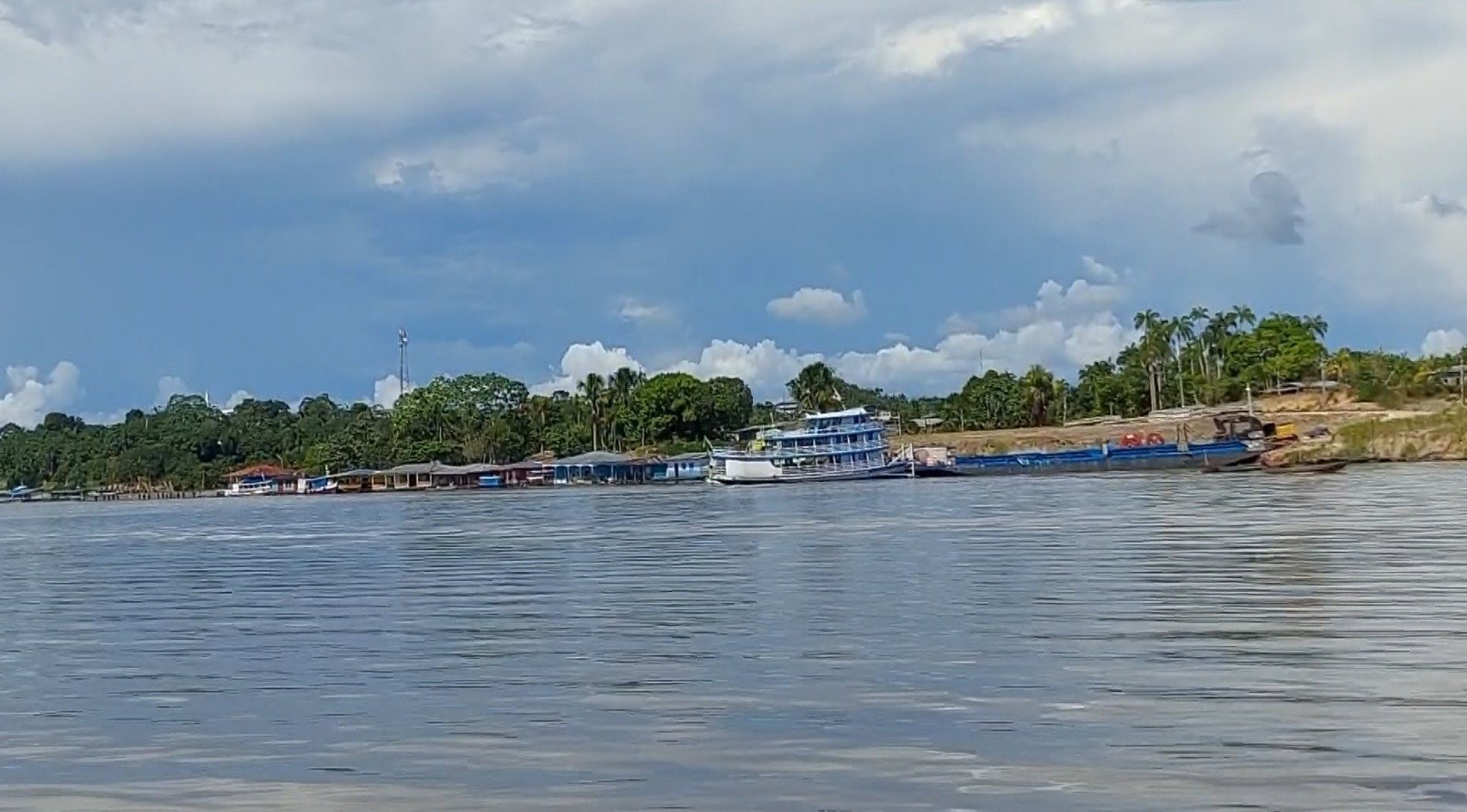 Baixo nível do Rio Solimões preocupa moradores
