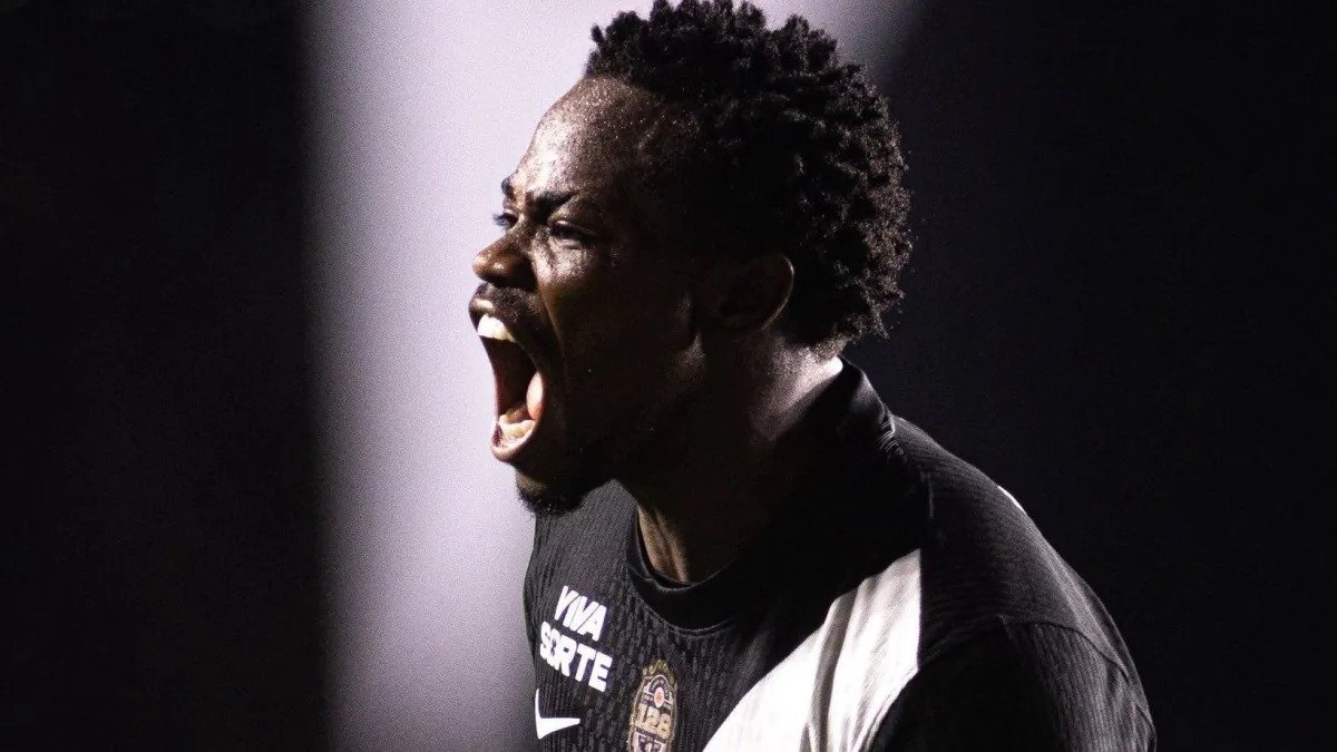 Andrés Gómez marca golaço para o Vasco