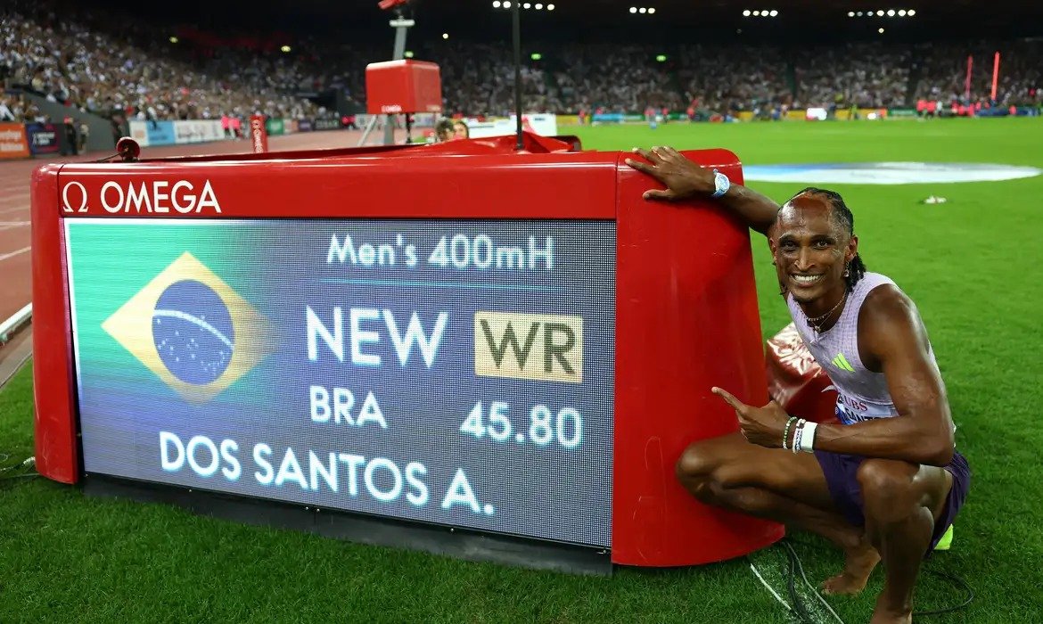 Alison dos Santos é recordista mundial