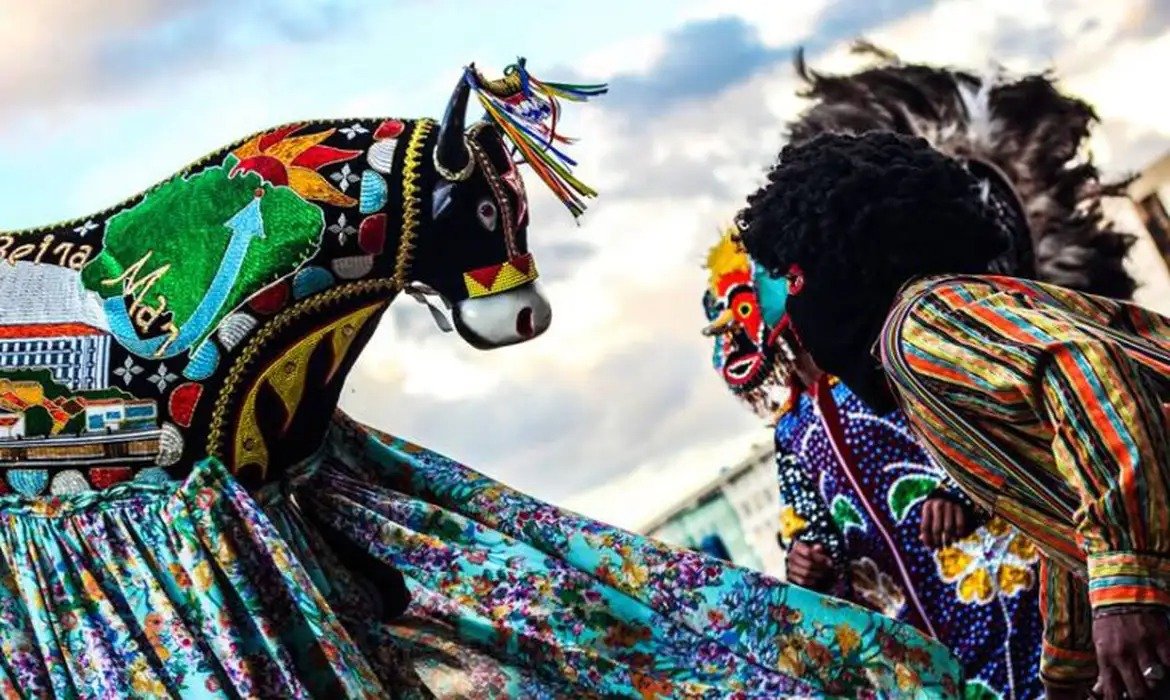 Encontro cultural reúne jongo, dança, música e tradições populares em Brasília