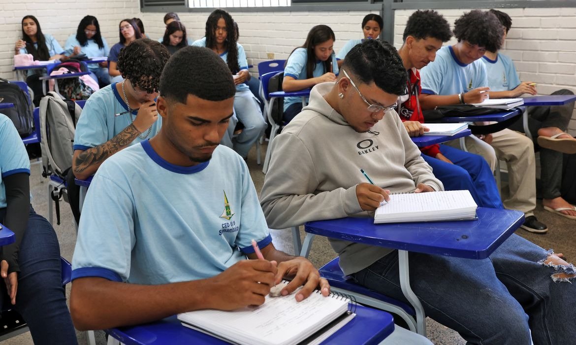 Nascidos em novembro recebem parcela do Pé-de-Meia