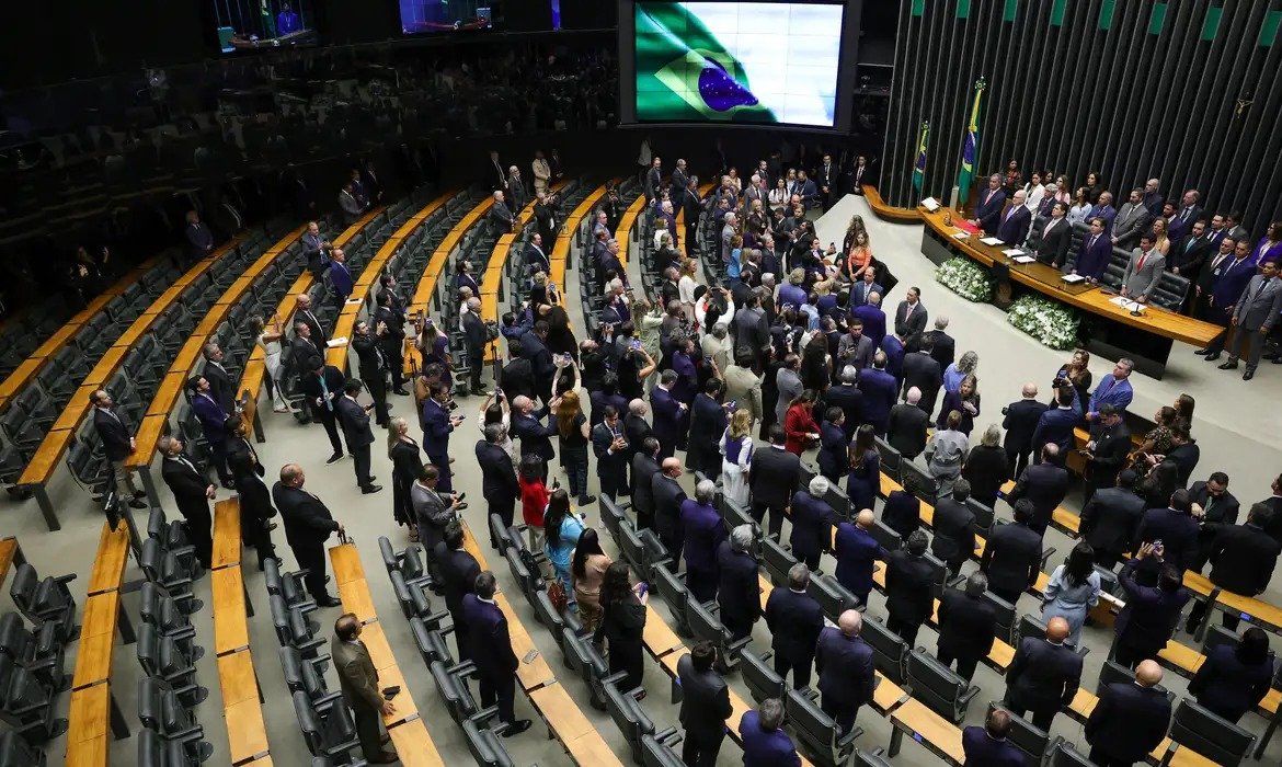 Congresso analisa imposto sobre compras internacionais