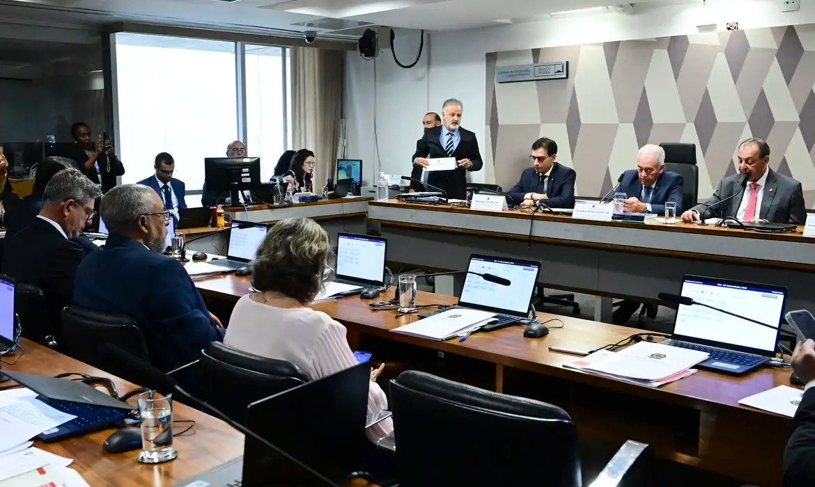 Fim da escala 6x1 ainda depende do plenário do Senado