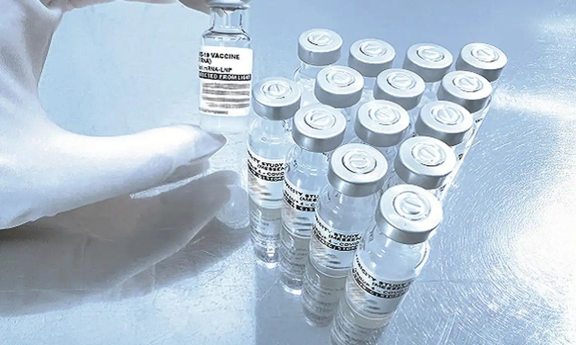 Fiocruz avança com vacina de RNA mensageiro