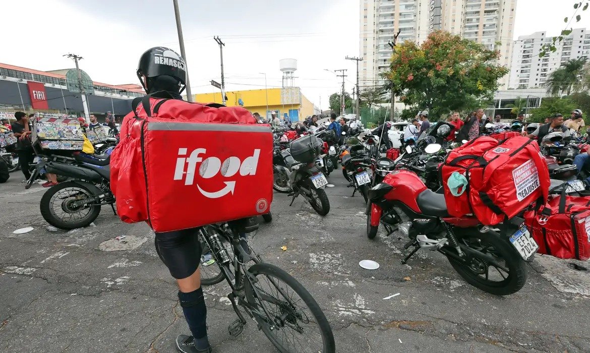 Renda por hora em apps é menor, aponta IBGE