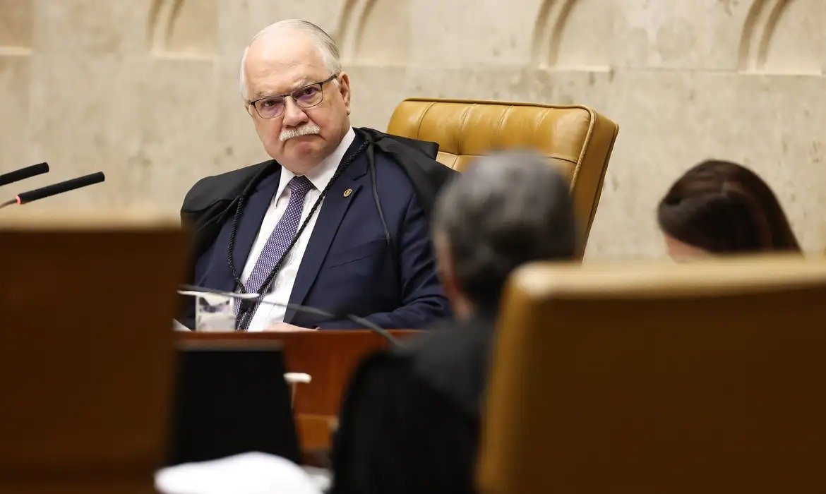 Fachin evita encontro público entre Mendonça e Moraes ao cancelar sessão