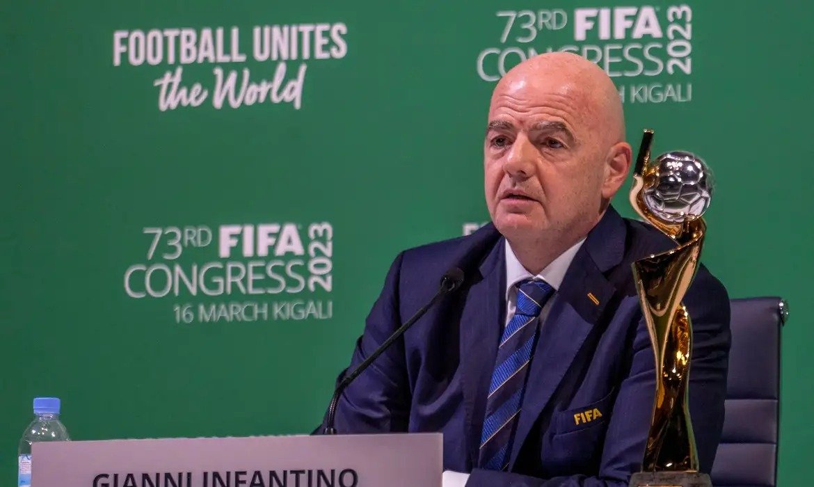  França abandona apoio a Infantino e cobra mudanças na governança da FIFA