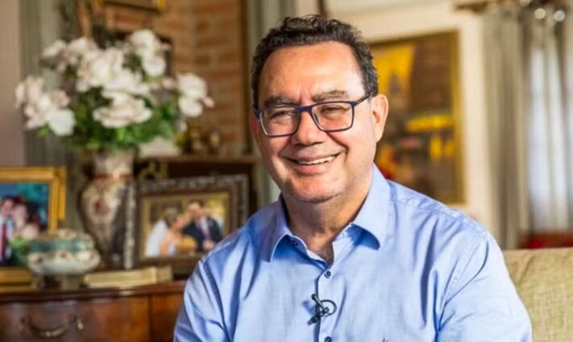 Programa de Augusto Cury prevê mudanças no STF e sistema de governo