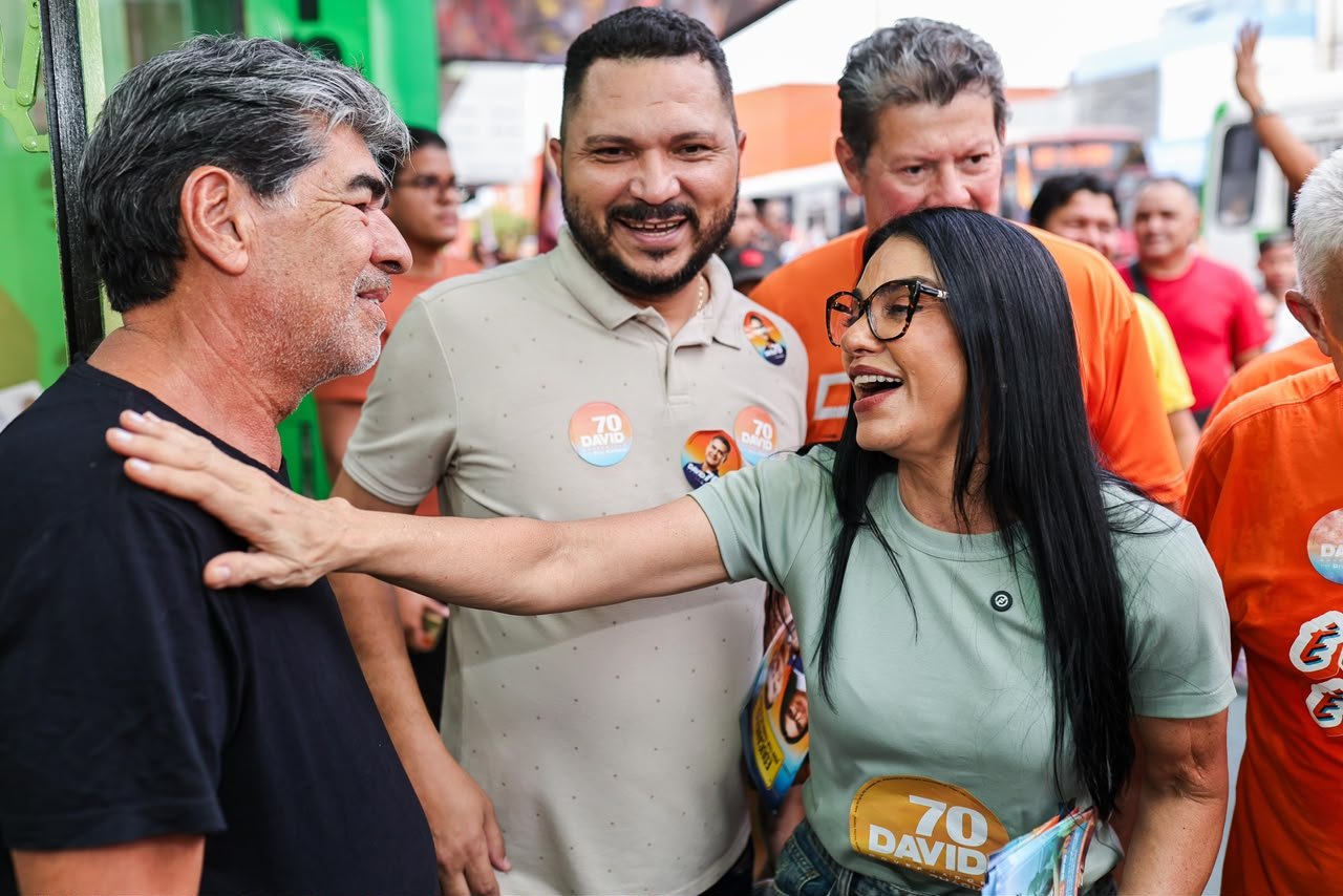 Shádia Fraxe percorre Educandos durante mobilização eleitoral