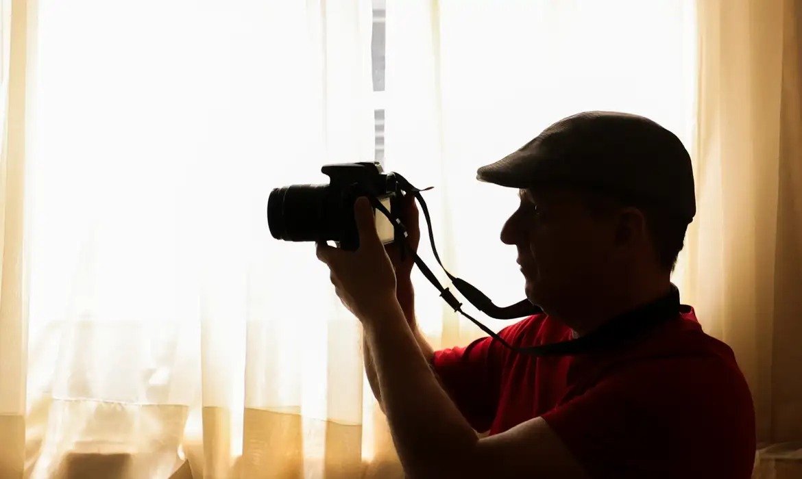 Fotógrafo cego usa tecnologia para transformar rotina em arte