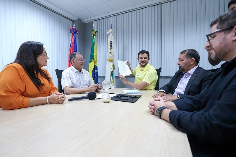 Auxílio de médicos sobe R$ 1.366 por mês em Manaus