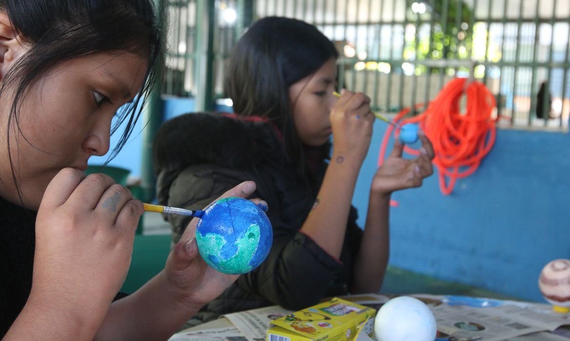 Internet via satélite apoia escolas ribeirinhas