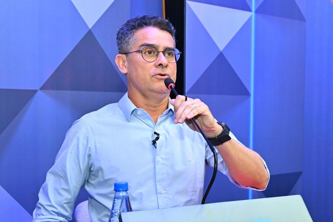 Empresas ligadas à família Cidade são citadas por David Almeida em debate